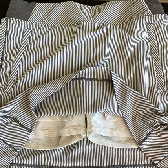 Athleta Brooklyn Women Skirt Skort Size 6 Striped Stretch Gray White Zip Pockets - Picture 5 of 9